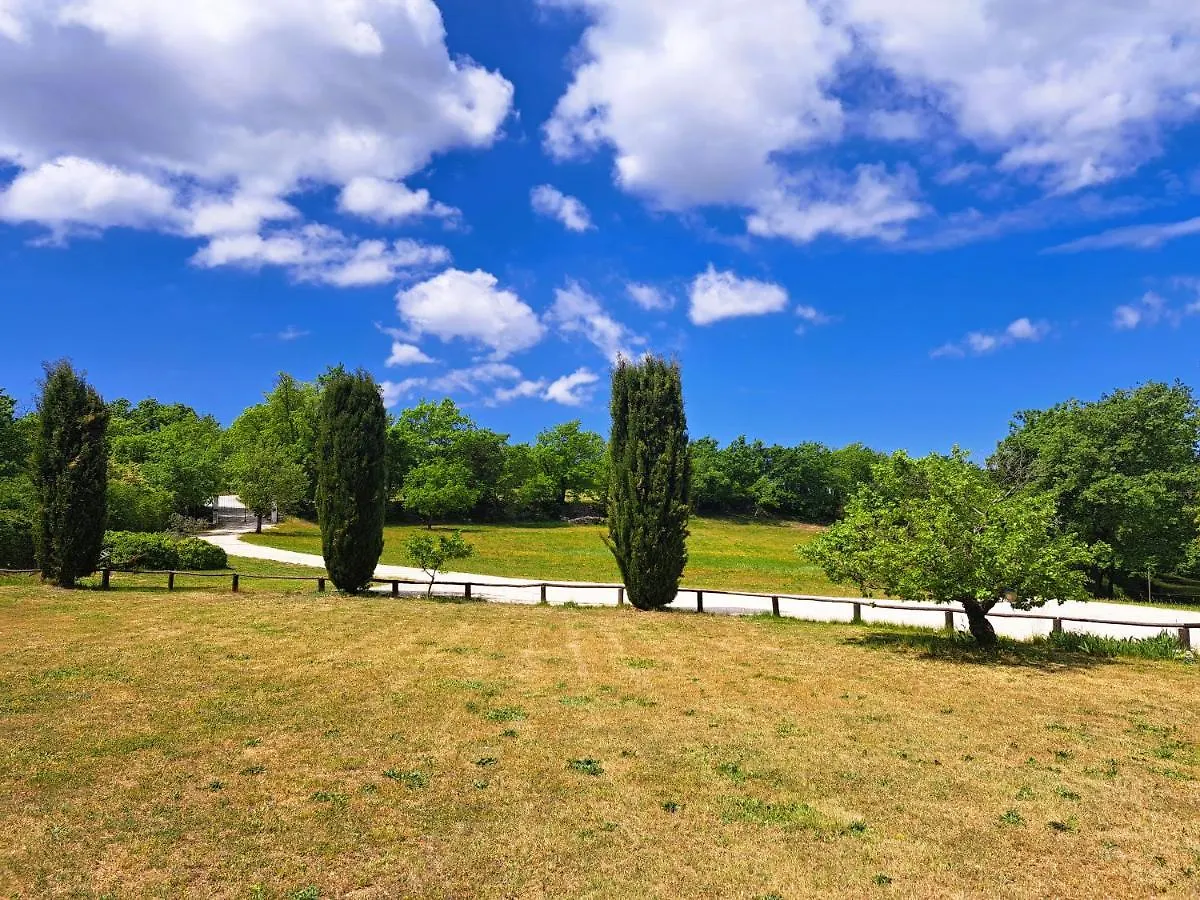 *** Guest house Cante Grillet Lacoste  France